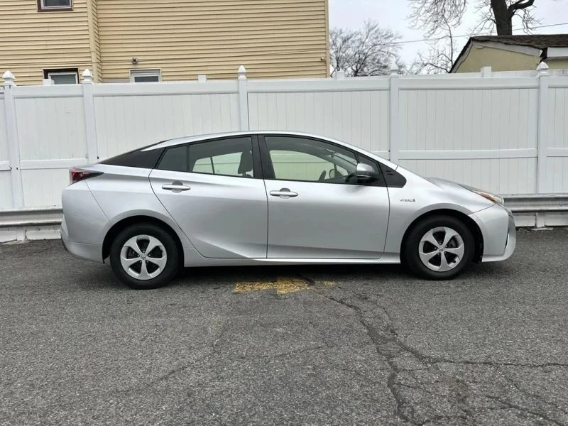 2017 Toyota Prius 4th Gen - Image 8 of 12