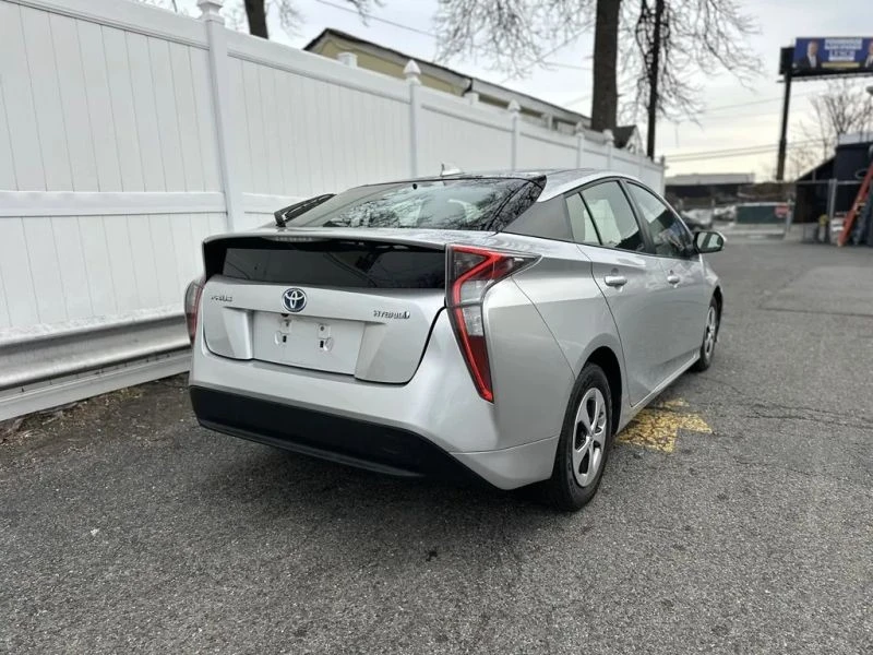 2017 Toyota Prius 4th Gen - Image 7 of 12
