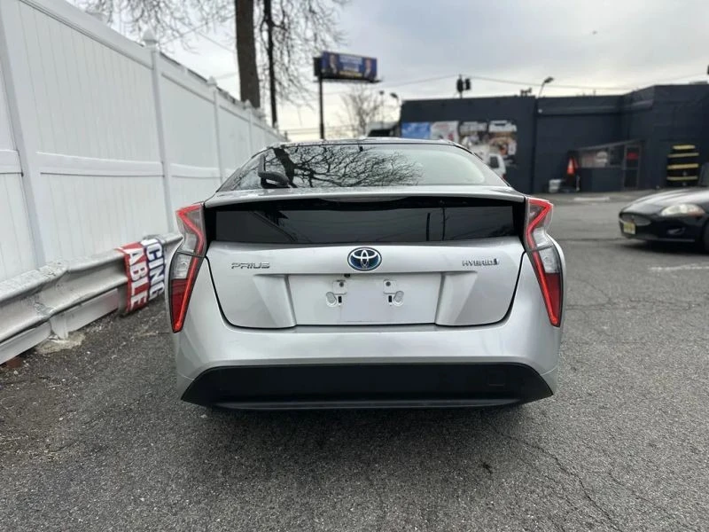 2017 Toyota Prius 4th Gen - Image 6 of 12