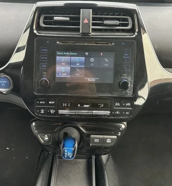 2017 Toyota Prius 4th Gen - Image 11 of 12