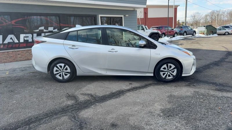 2017 Toyota Prius 4th Gen - Image 4 of 12