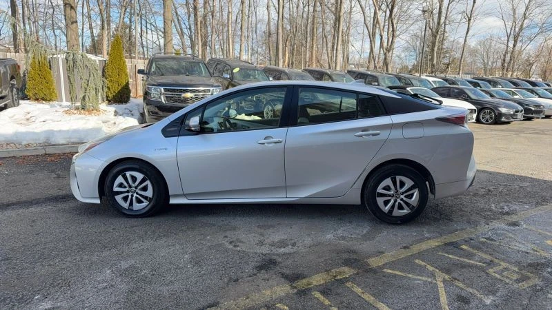 2017 Toyota Prius 4th Gen - Image 8 of 12