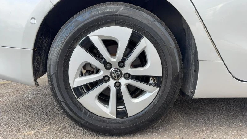 2017 Toyota Prius 4th Gen - Image 11 of 12