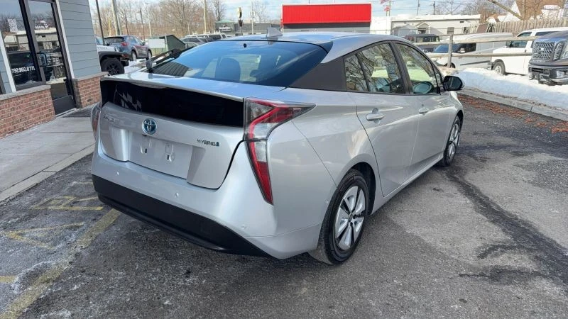 2017 Toyota Prius 4th Gen - Image 5 of 12