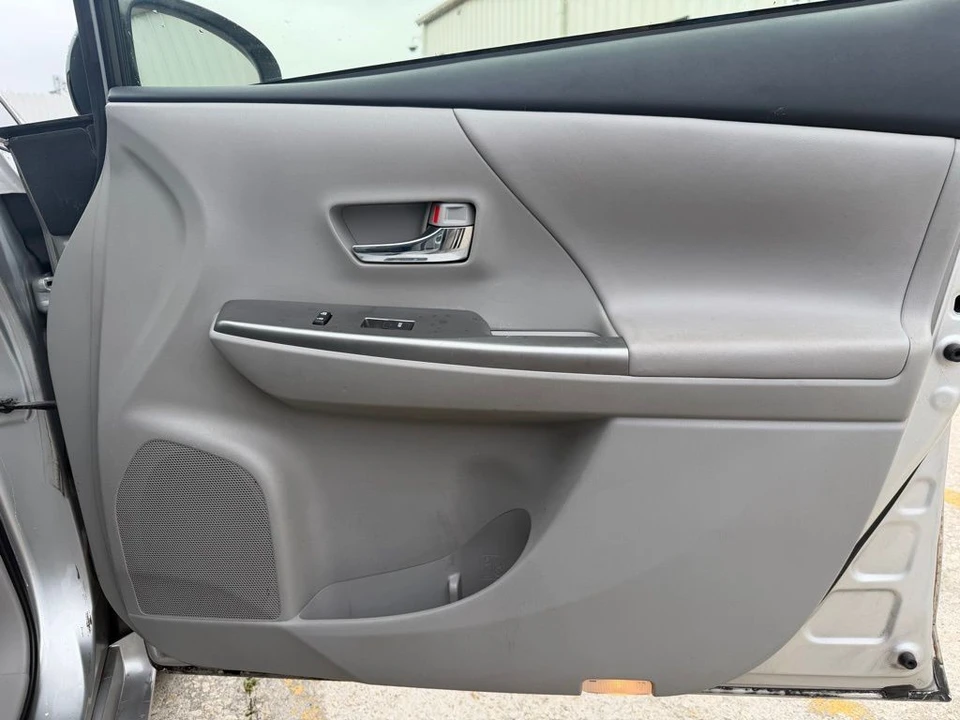 2017 Toyota Prius 4th Gen - Image 13 of 21