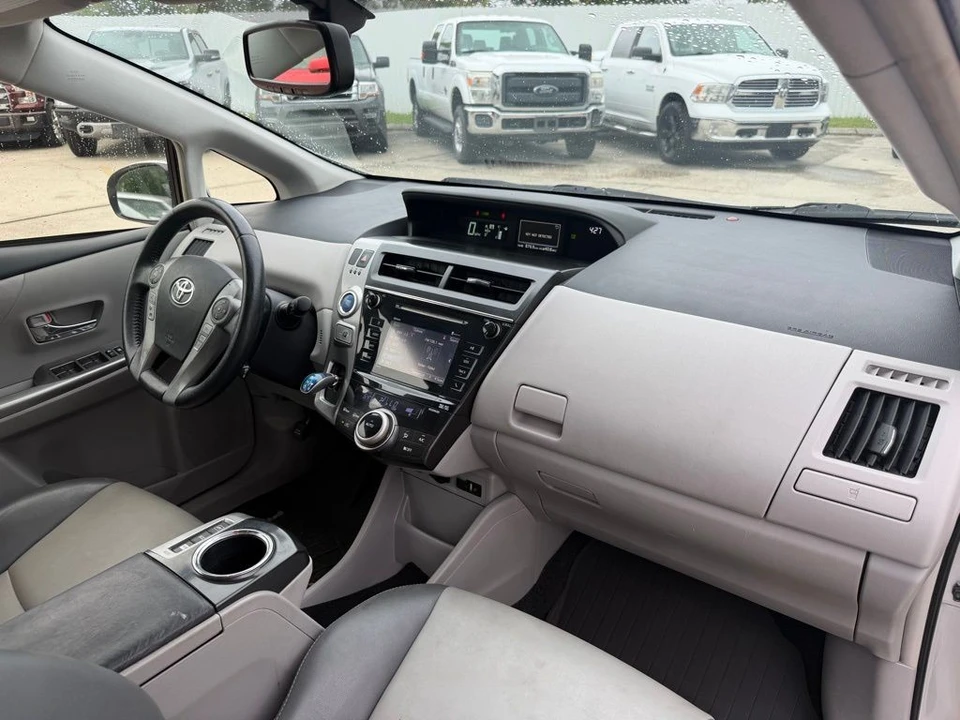 2017 Toyota Prius 4th Gen - Image 14 of 21