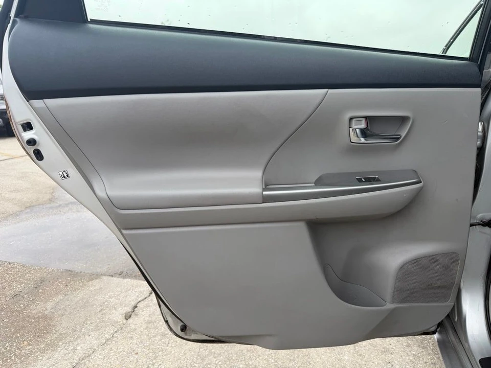 2017 Toyota Prius 4th Gen - Image 16 of 21