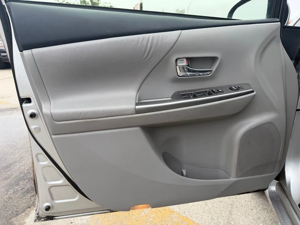 2017 Toyota Prius 4th Gen - Image 10 of 21