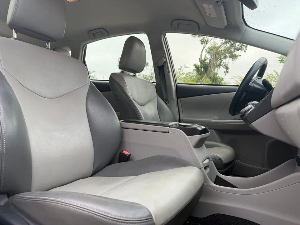 2017 Toyota Prius 4th Gen - Image 15 of 21