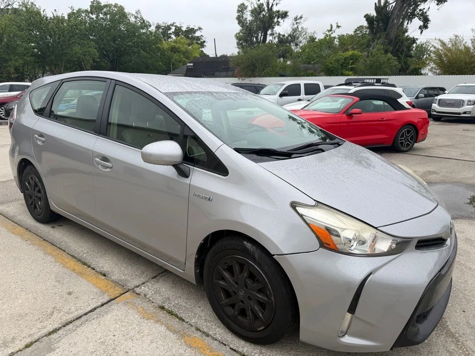 2017 Toyota Prius 4th Gen - Image 3 of 21