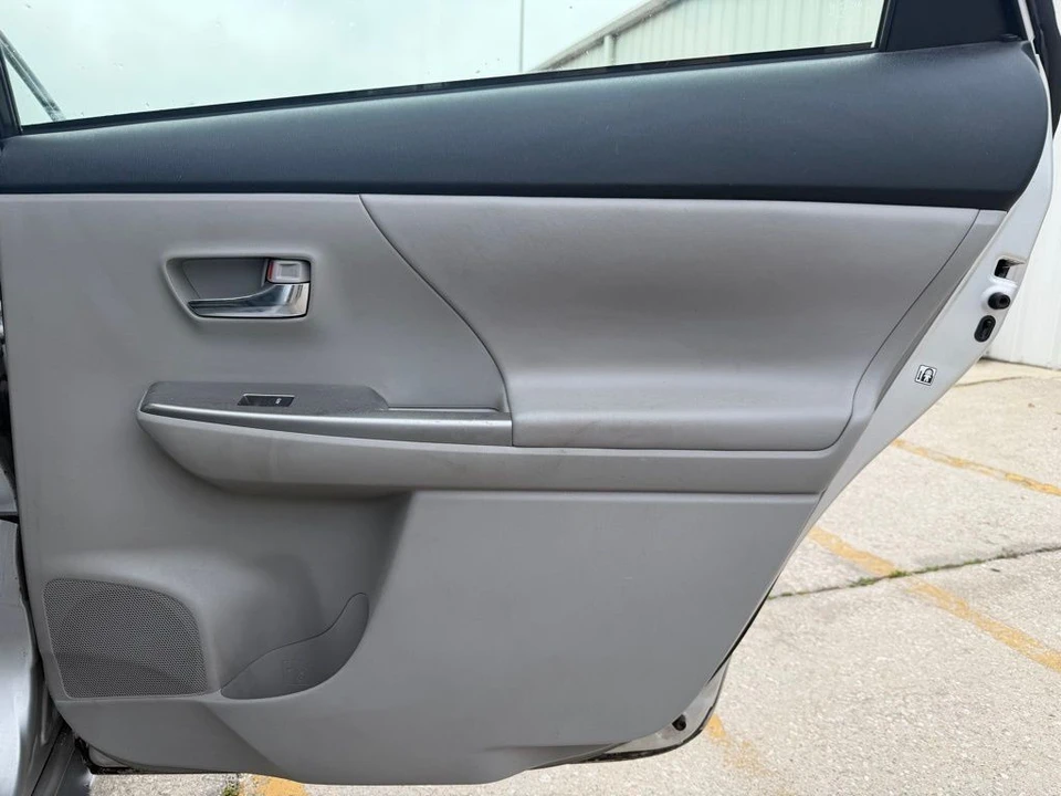 2017 Toyota Prius 4th Gen - Image 19 of 21