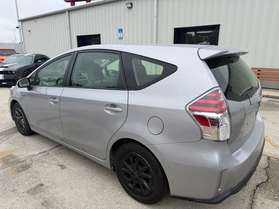 2017 Toyota Prius 4th Gen - Image 4 of 21