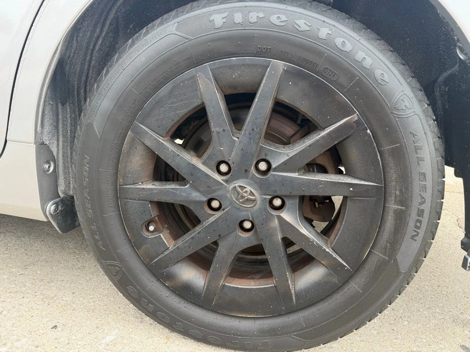 2017 Toyota Prius 4th Gen - Image 9 of 21