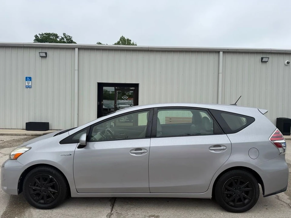 2017 Toyota Prius 4th Gen - Image 2 of 21