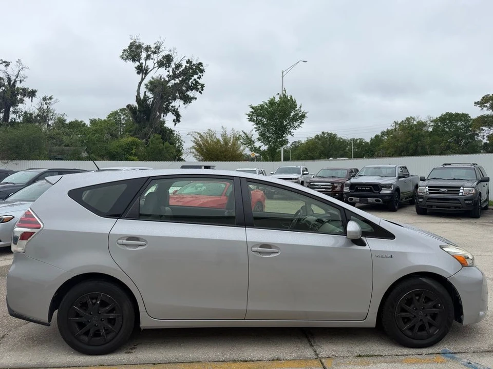 2017 Toyota Prius 4th Gen - Image 7 of 21