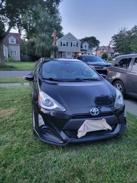 2017 Toyota Prius - Image 2 of 11