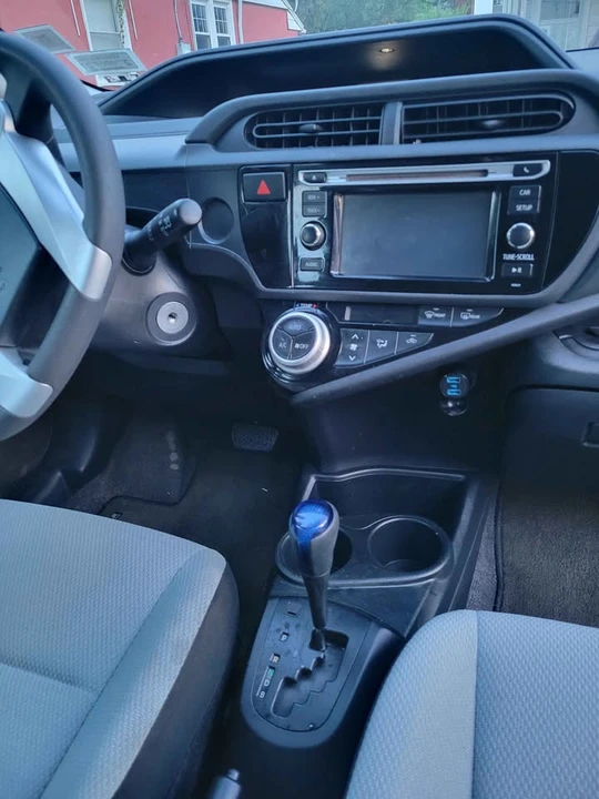 2017 Toyota Prius - Image 7 of 11