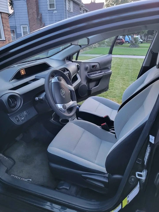 2017 Toyota Prius - Image 5 of 11