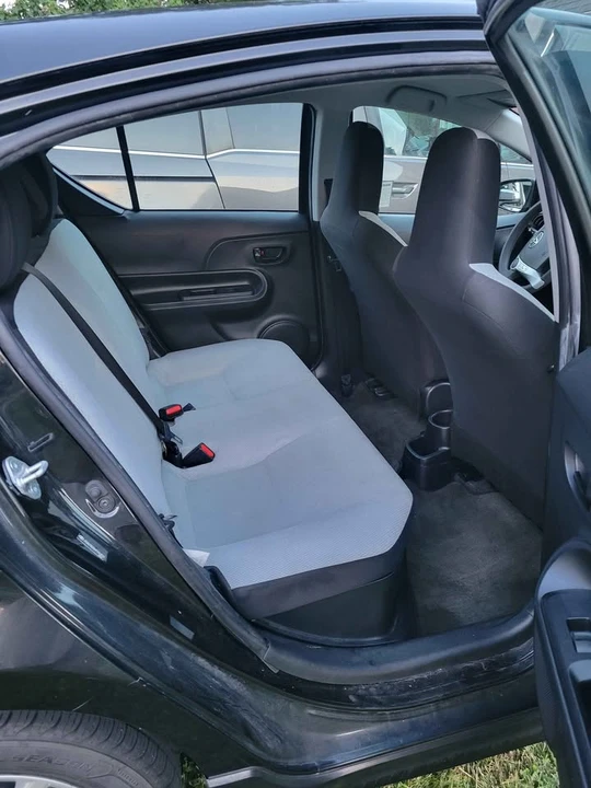 2017 Toyota Prius - Image 8 of 11