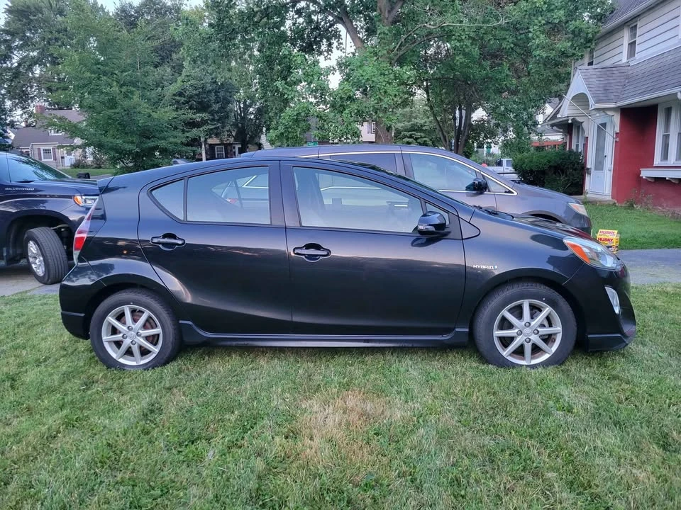 2017 Toyota Prius - Image 4 of 11