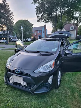 2017 Toyota Prius c 3