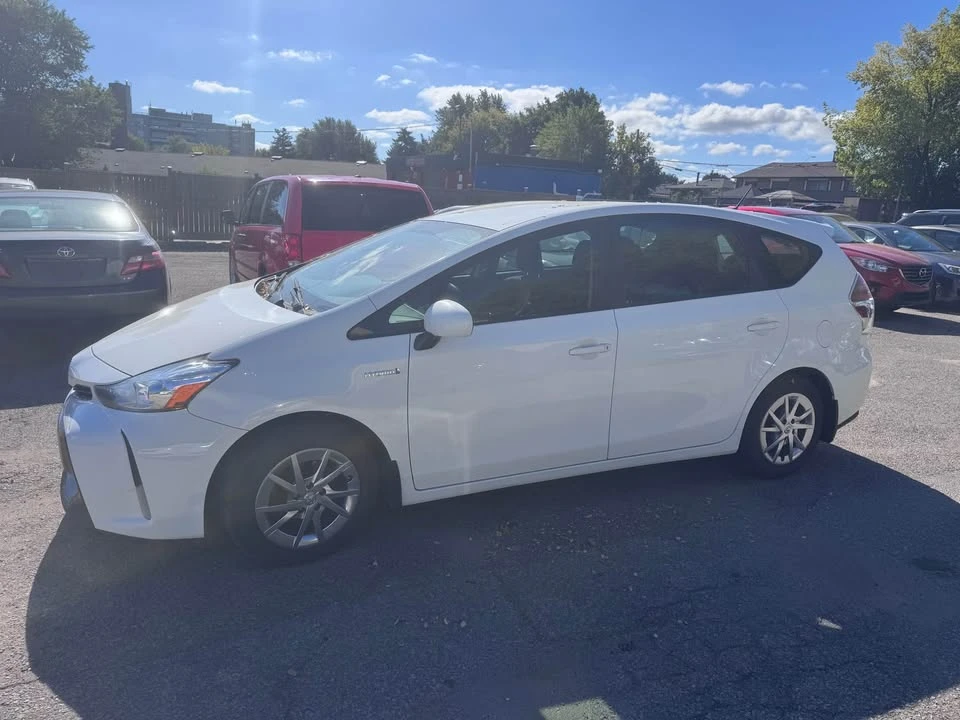2017 Toyota Prius - Image 4 of 8