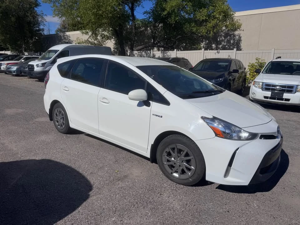 2017 Toyota Prius - Image 5 of 8