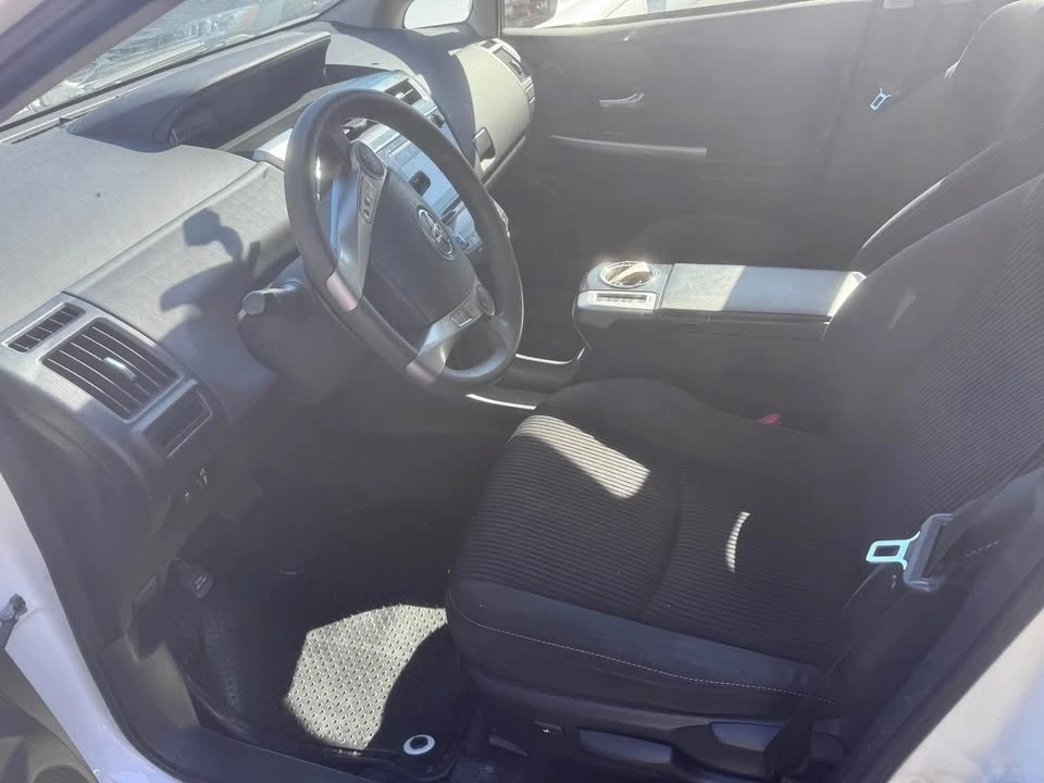 2017 Toyota Prius - Image 7 of 8