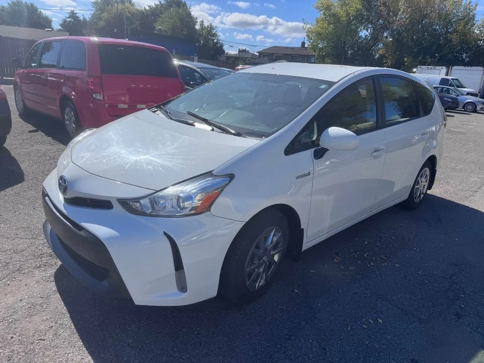 2017 Toyota Prius - Image 2 of 8