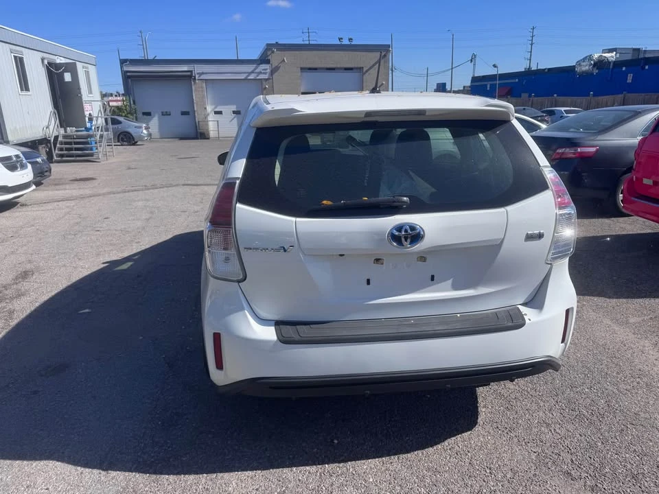 2017 Toyota Prius - Image 3 of 8