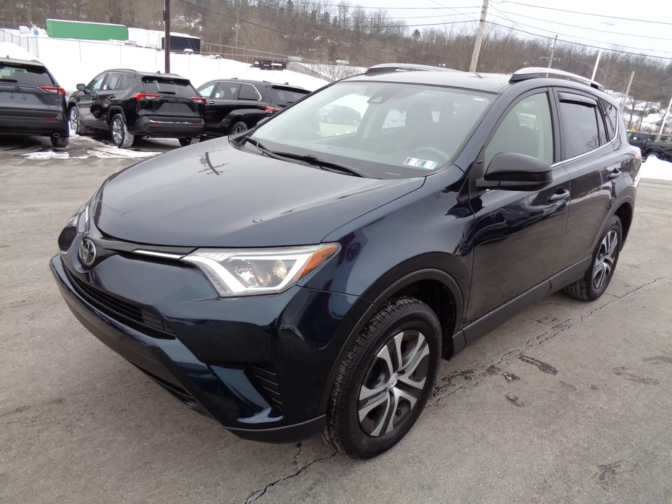 2017 Toyota RAV4 4th Gen - Image 8 of 21