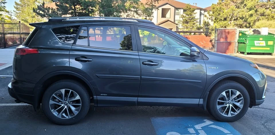 2017 Toyota RAV4 4th Gen - Image 4 of 15