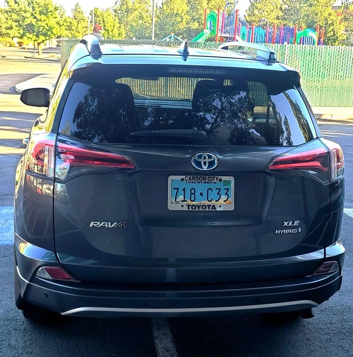 2017 Toyota RAV4 4th Gen - Image 6 of 15