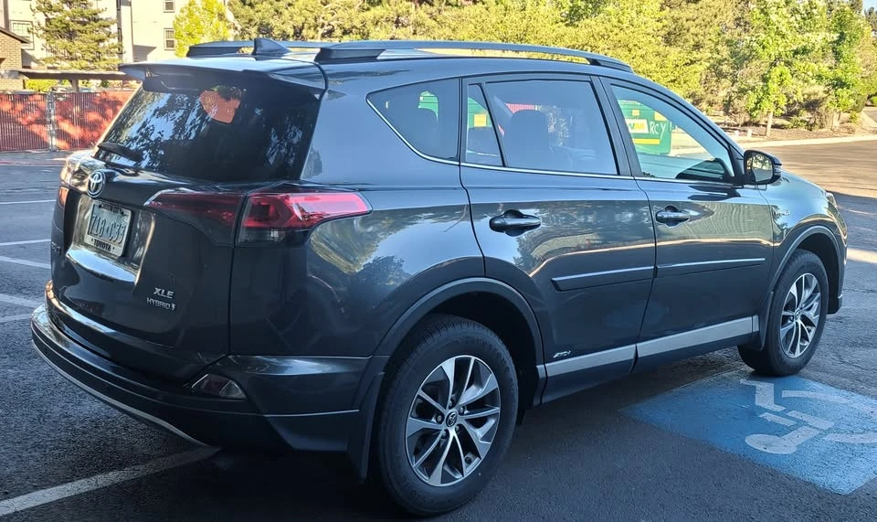 2017 Toyota RAV4 4th Gen - Image 5 of 15