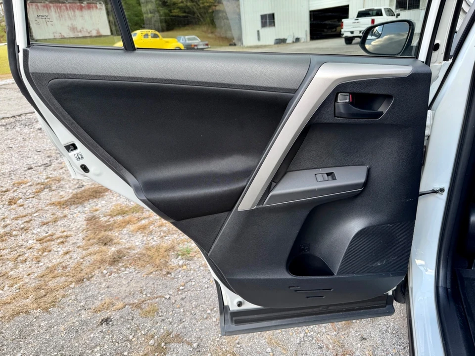2017 Toyota RAV4 4th Gen - Image 14 of 21