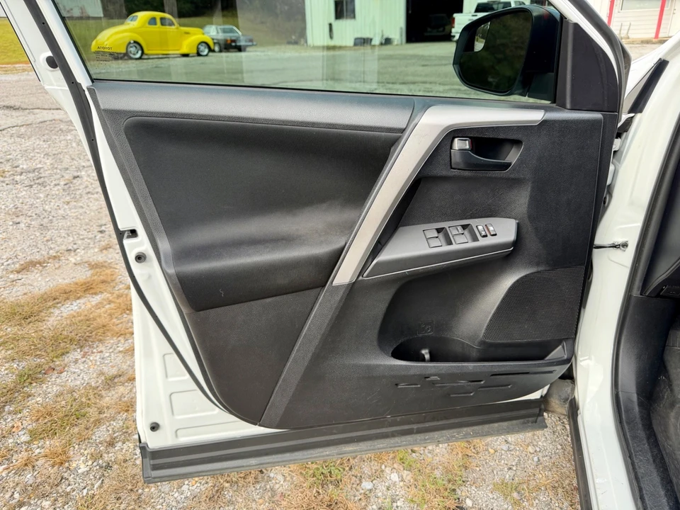 2017 Toyota RAV4 4th Gen - Image 9 of 21