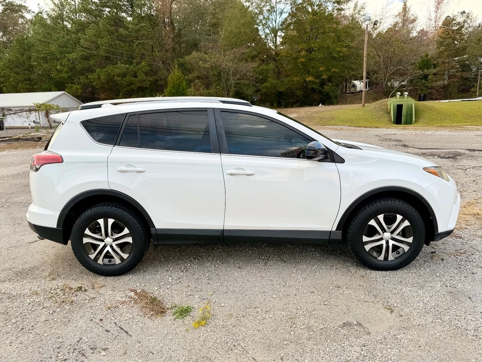 2017 Toyota RAV4 4th Gen - Image 8 of 21