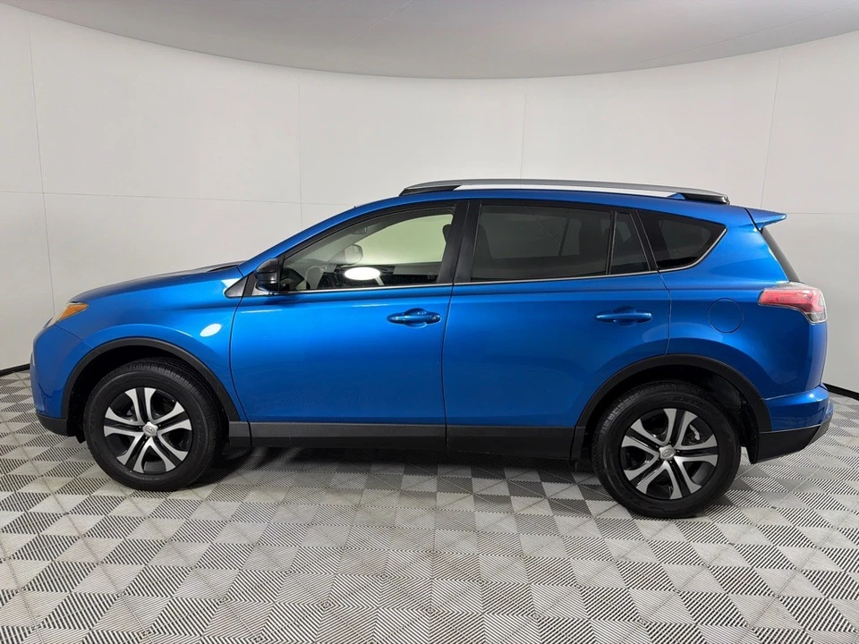 2017 Toyota RAV4 4th Gen - Image 8 of 21