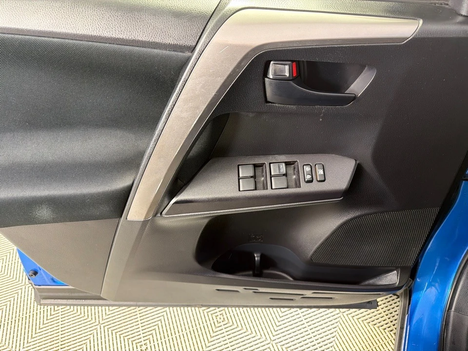 2017 Toyota RAV4 4th Gen - Image 11 of 21