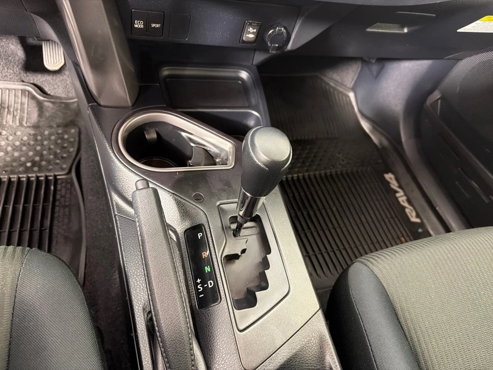 2017 Toyota RAV4 4th Gen - Image 18 of 21