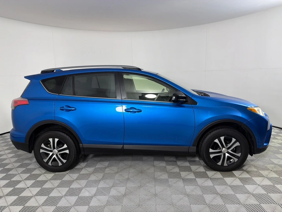 2017 Toyota RAV4 4th Gen - Image 4 of 21