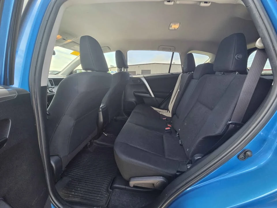 2017 Toyota RAV4 4th Gen - Image 6 of 8