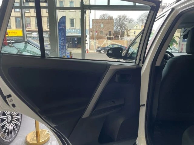 2017 Toyota RAV4 4th Gen - Image 18 of 21