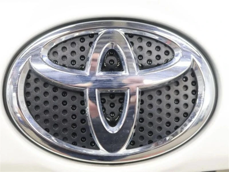 2017 Toyota RAV4 4th Gen - Image 9 of 12