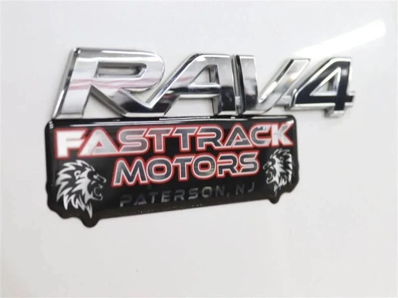 2017 Toyota RAV4 4th Gen - Image 8 of 12