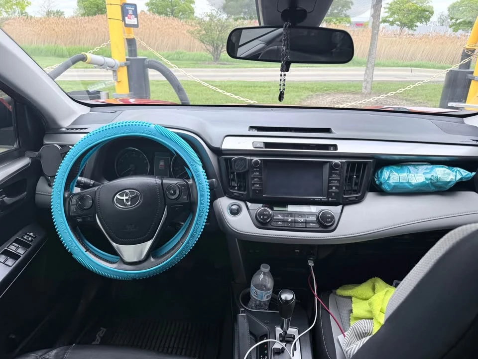 2017 Toyota RAV4 4th Gen - Image 5 of 12