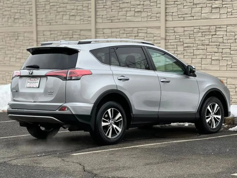 2017 Toyota RAV4 4th Gen - Image 8 of 12