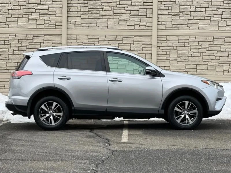 2017 Toyota RAV4 4th Gen - Image 9 of 12