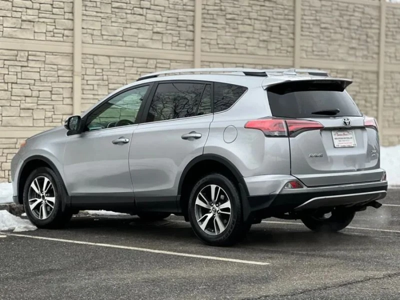 2017 Toyota RAV4 4th Gen - Image 6 of 12