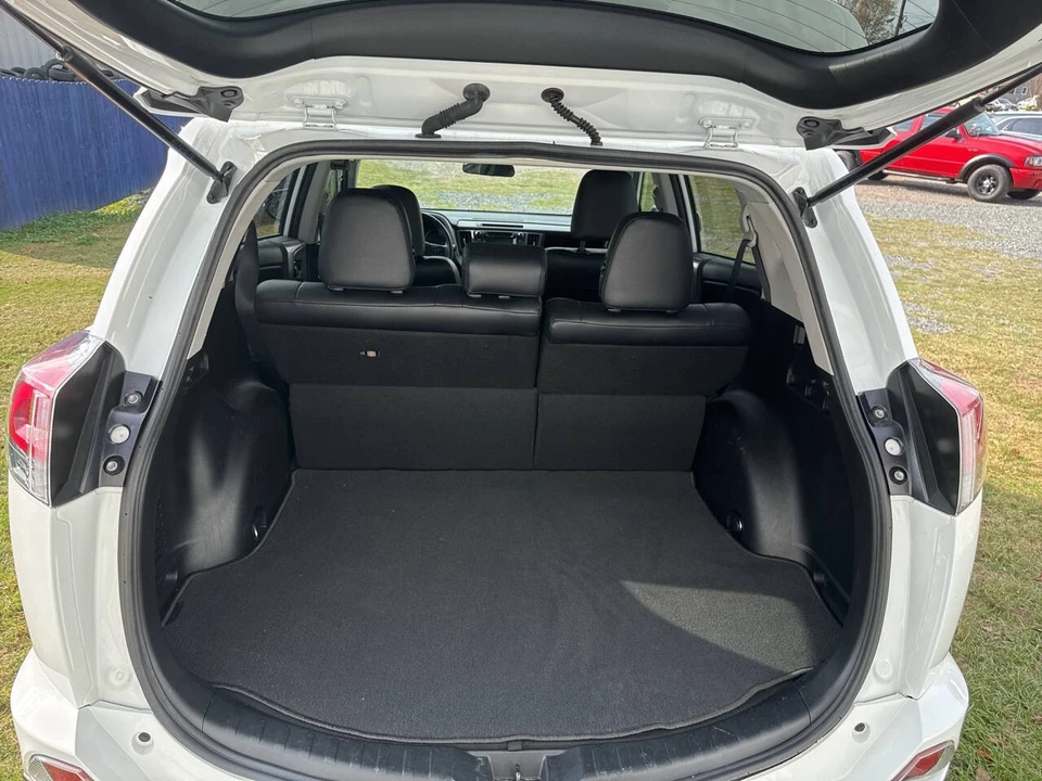 2017 Toyota RAV4 4th Gen - Image 8 of 19
